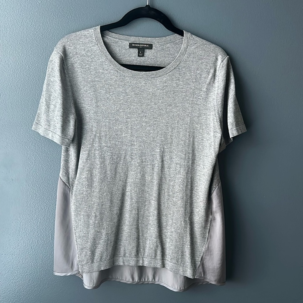 🩶 BANANA REPUBLIC women’s top size small gray short sleeved business LIKE NEW